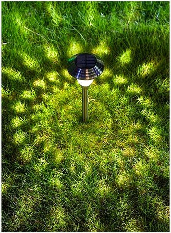 Solar lawn stake lights for landscape displays